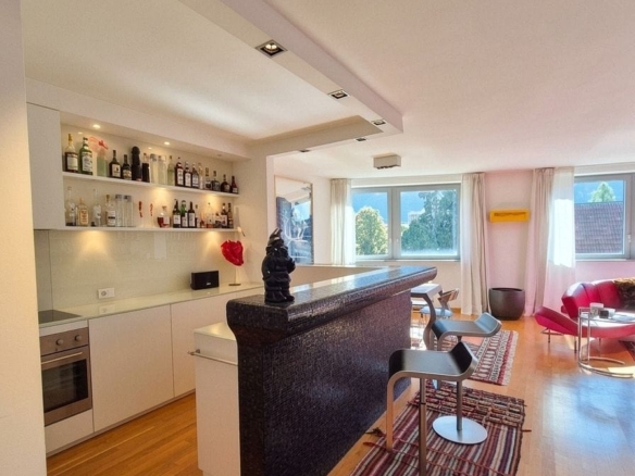 “IL PENTHOUSE” Il GIARDINO SOPRA PIAZZA WALTHER  BOLZANO- ALTO-ADIGE
