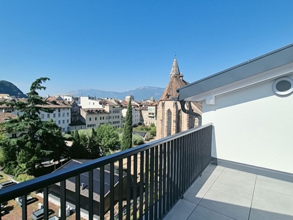 SUPER-PENTHOUSE, über den Dächern der Altstadt, Bozen Am Franziskanerkloster gesamte oberste Etage (fünfte), 245 m2