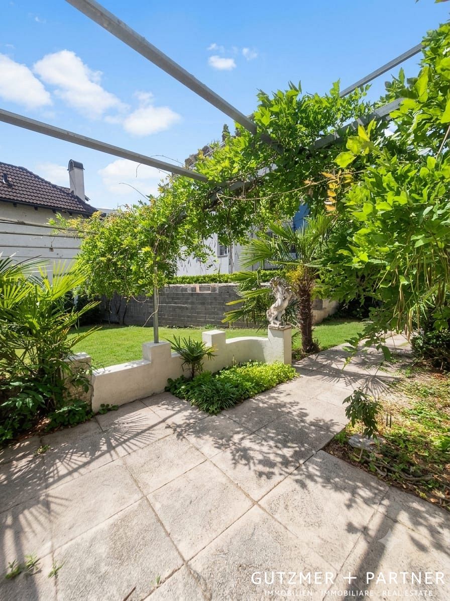 Exclusive 5-room apartment with a stunning private garden  Merano, Via Piave