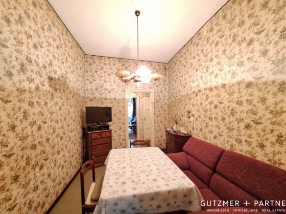La “Casa del Dottore”  Palazzetto storico del 1880 in pieno centro storico Corso del Popolo . Rovigo . Veneto .