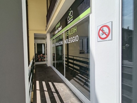 Locale commerciale nel cuore di Appiano S. Michele Alto-Adige