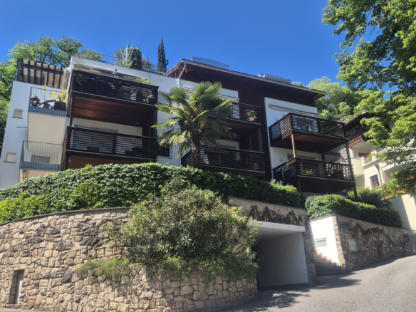 In affitto trilocale duplex con ampia terrazza in zona tranquilla Nalles – Via Schwanburg