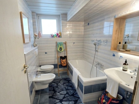 Exclusive 5-room apartment with a stunning private garden  Merano, Via Piave