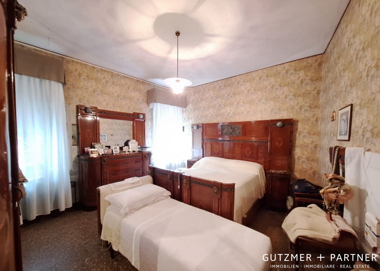 La “Casa del Dottore”  Palazzetto storico del 1880 in pieno centro storico Corso del Popolo . Rovigo . Veneto .