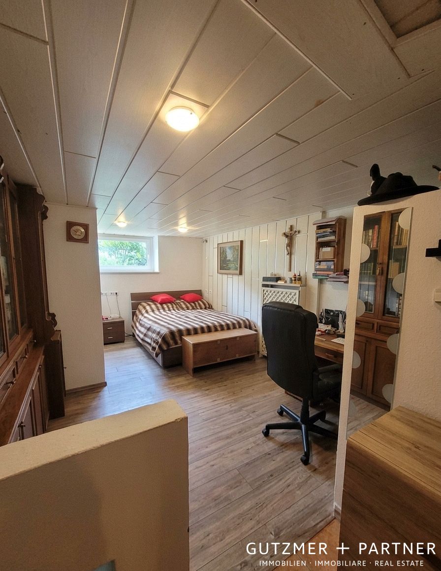 Exclusive 5-room apartment with a stunning private garden  Merano, Via Piave