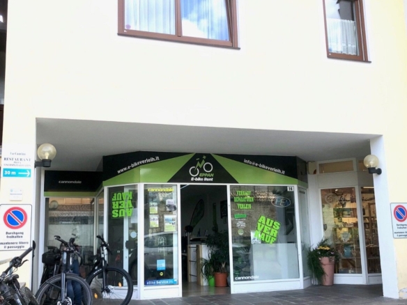 Locale commerciale nel cuore di Appiano S. Michele Alto-Adige
