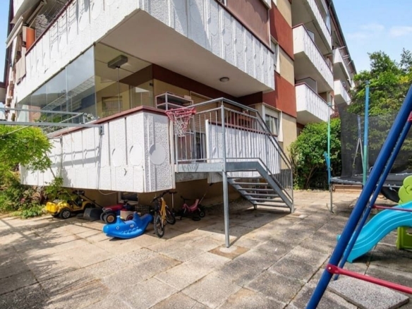 Exclusive 5-room apartment with a stunning private garden  Merano, Via Piave