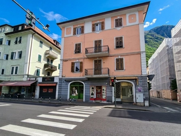 INTERO CONDOMINIO in vendita ESCLUSIVA a Bolzano. Tutto sotto un tetto ! Bolzano . Oltrisarco