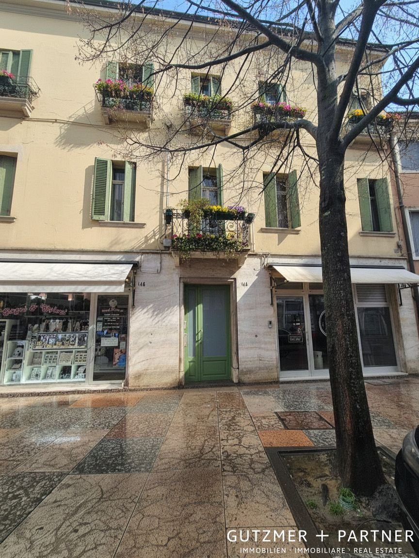 La “Casa del Dottore”  Palazzetto storico del 1880 in pieno centro storico Corso del Popolo . Rovigo . Veneto .