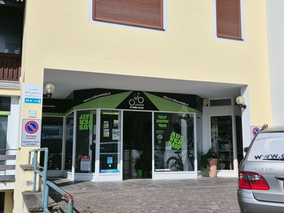 Locale commerciale nel cuore di Appiano S. Michele Alto-Adige