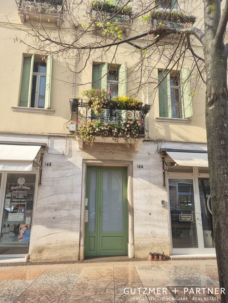 La “Casa del Dottore”  Palazzetto storico del 1880 in pieno centro storico Corso del Popolo . Rovigo . Veneto .