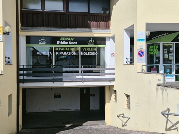 Locale commerciale nel cuore di Appiano S. Michele Alto-Adige