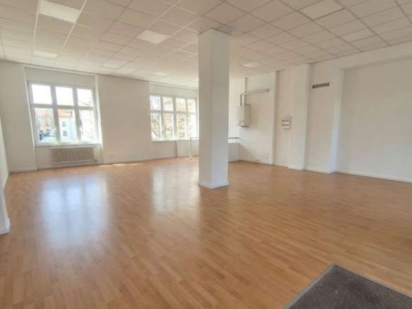 Lungo Talvera – Ponte Druso, BZ  Negozio/Ufficio di 115 m² su 2 livelli   Euro 350.000,00