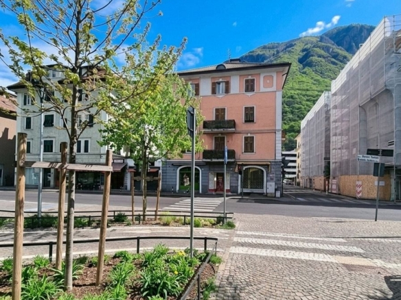 INTERO CONDOMINIO in vendita ESCLUSIVA a Bolzano. Tutto sotto un tetto ! Bolzano . Oltrisarco