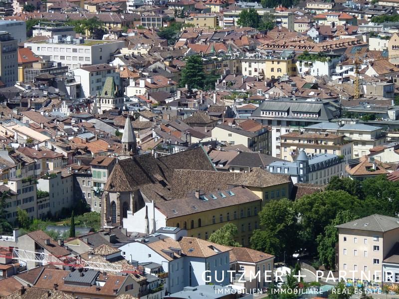SUPER-PENTHOUSE, über den Dächern der Altstadt, Bozen Am Franziskanerkloster gesamte oberste Etage (fünfte), 245 m2