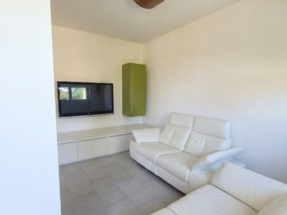 In affitto trilocale duplex con ampia terrazza in zona tranquilla Nalles – Via Schwanburg