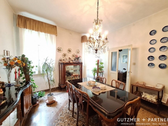La “Casa del Dottore”  Palazzetto storico del 1880 in pieno centro storico Corso del Popolo . Rovigo . Veneto .