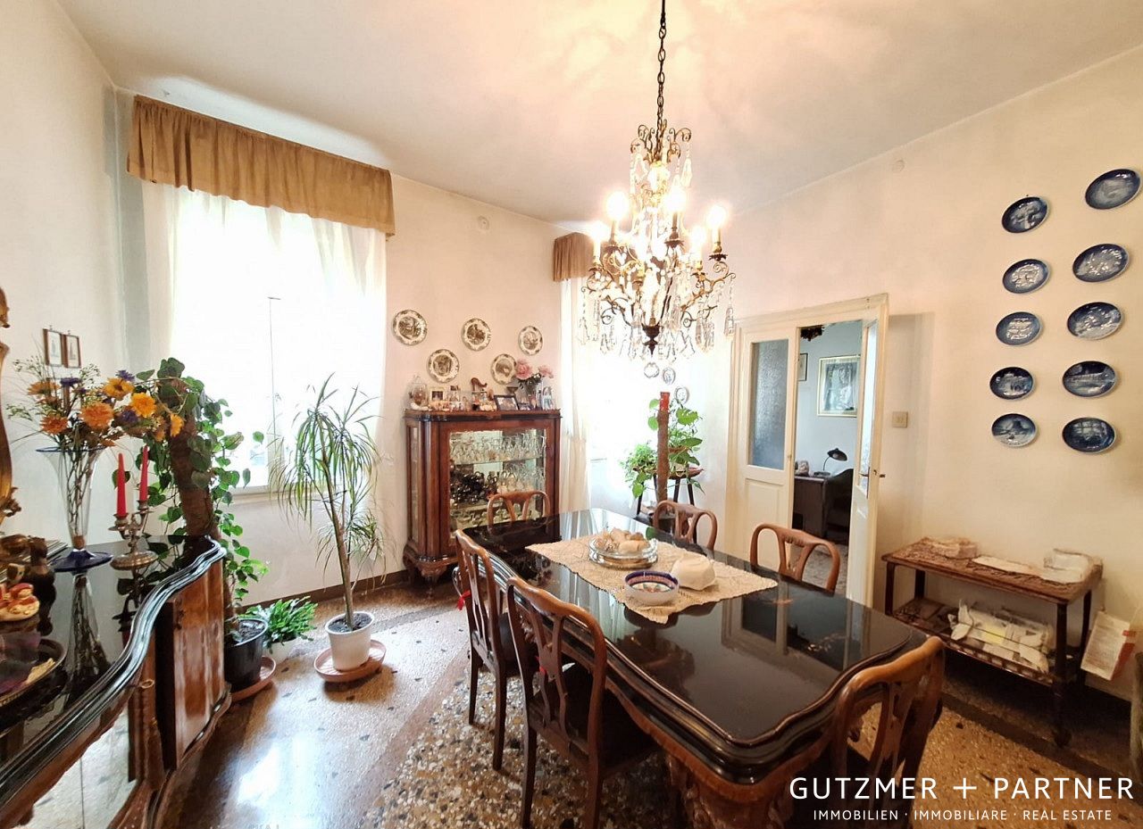La “Casa del Dottore”  Palazzetto storico del 1880 in pieno centro storico Corso del Popolo . Rovigo . Veneto .