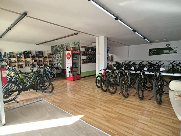 Locale commerciale nel cuore di Appiano S. Michele Alto-Adige