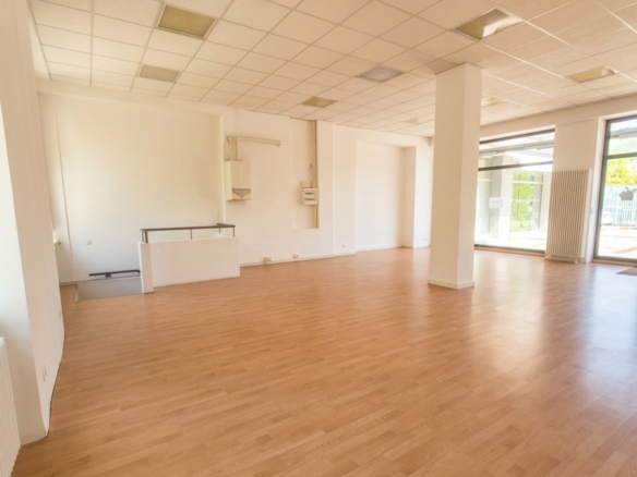 Lungo Talvera – Ponte Druso, BZ  Negozio/Ufficio di 115 m² su 2 livelli   Euro 350.000,00