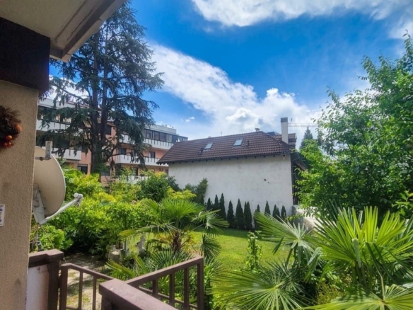 Exclusive 5-room apartment with a stunning private garden  Merano, Via Piave