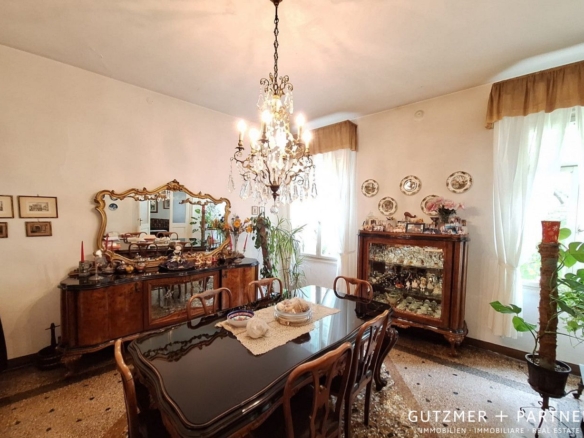 La “Casa del Dottore”  Palazzetto storico del 1880 in pieno centro storico Corso del Popolo . Rovigo . Veneto .