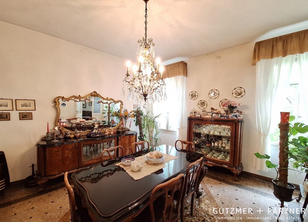 La “Casa del Dottore”  Palazzetto storico del 1880 in pieno centro storico Corso del Popolo . Rovigo . Veneto .