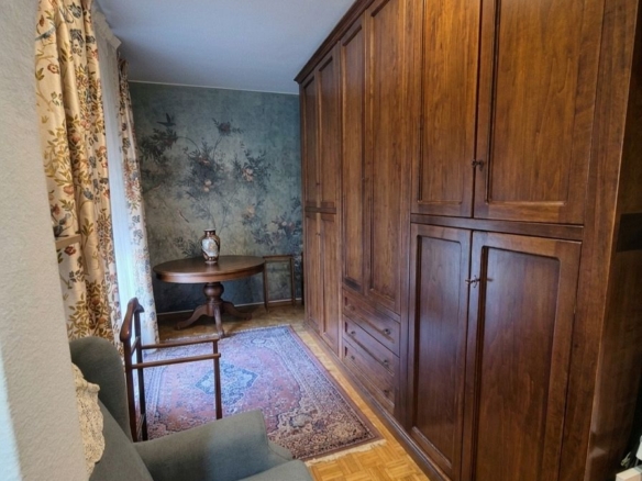 Exclusive 5-room apartment with a stunning private garden  Merano, Via Piave