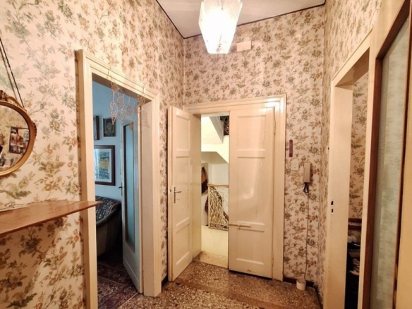 La “Casa del Dottore”  Palazzetto storico del 1880 in pieno centro storico Corso del Popolo . Rovigo . Veneto .