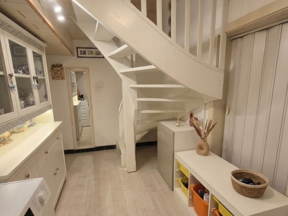 Exclusive 5-room apartment with a stunning private garden  Merano, Via Piave