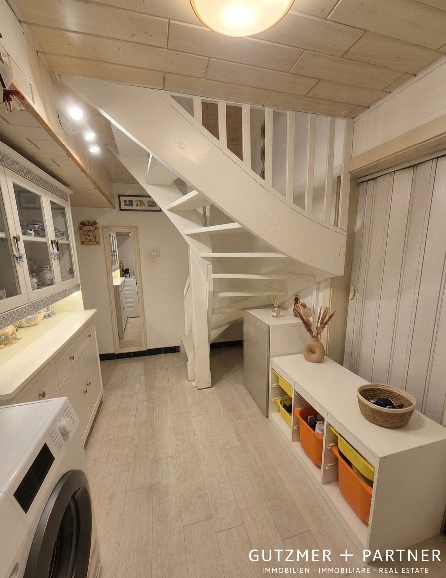 Exclusive 5-room apartment with a stunning private garden  Merano, Via Piave