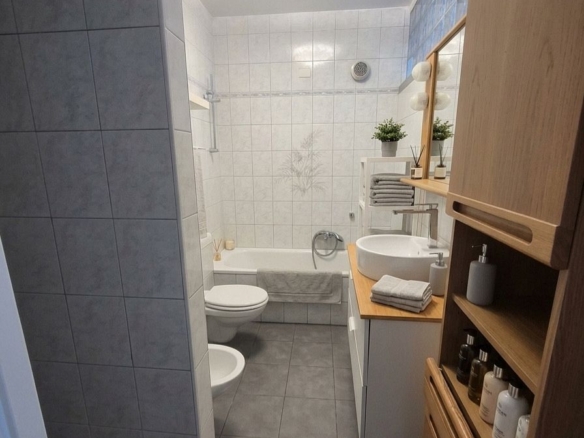 Exclusive 5-room apartment with a stunning private garden  Merano, Via Piave