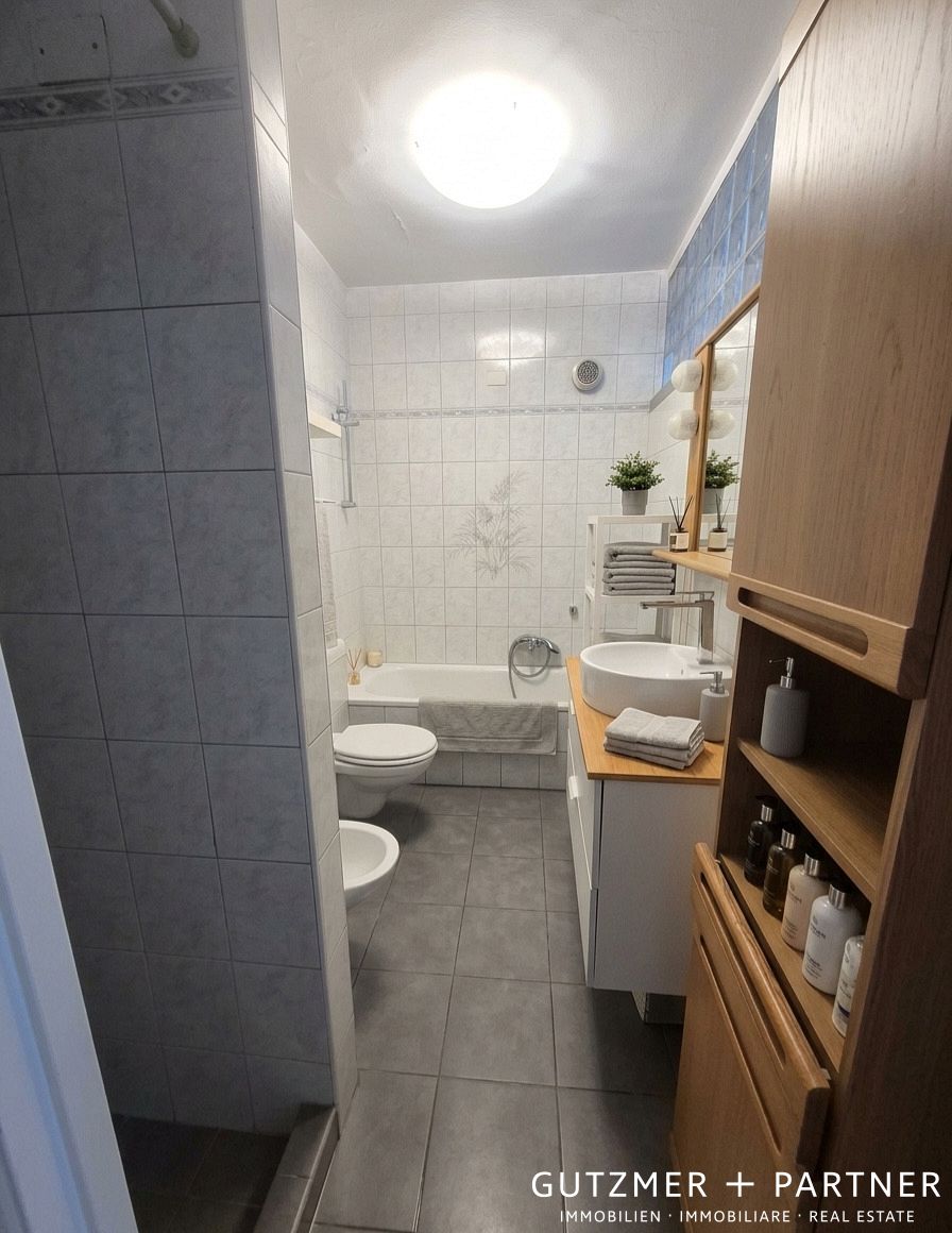 Exclusive 5-room apartment with a stunning private garden  Merano, Via Piave
