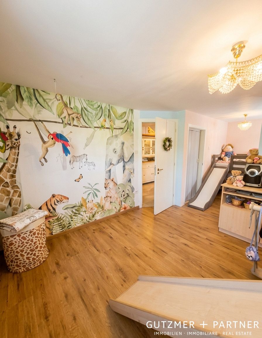 Exclusive 5-room apartment with a stunning private garden  Merano, Via Piave