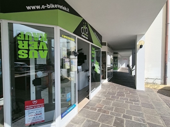 Locale commerciale nel cuore di Appiano S. Michele Alto-Adige