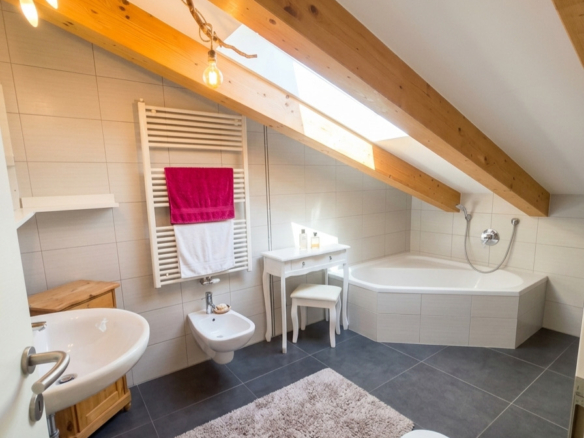 In affitto trilocale duplex con ampia terrazza in zona tranquilla Nalles – Via Schwanburg