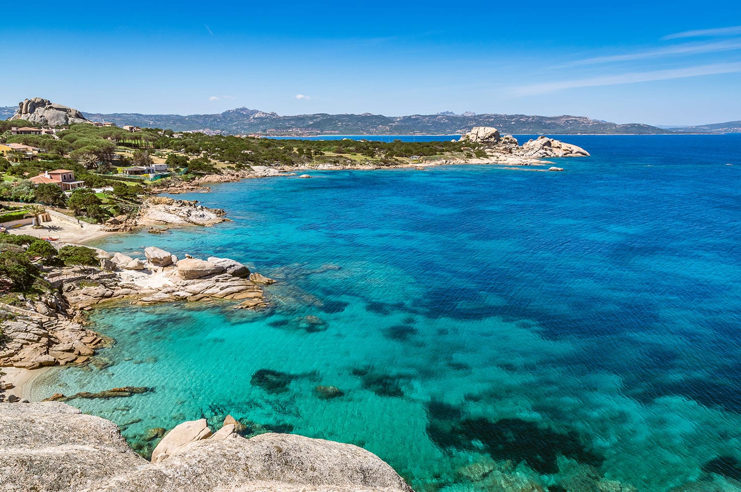 Straordinaria VILLA in Stile Sardo a Baja Sardinia con Vista Mare