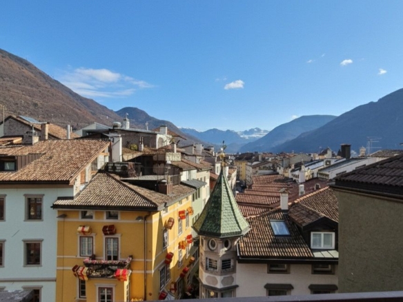 PIAZZA ERBE Bolzano . Casa intera in vendita.