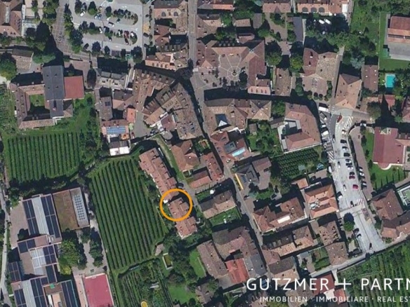 Locale commerciale nel cuore di Appiano S. Michele Alto-Adige