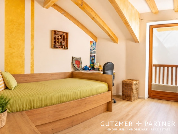 Villetta (metà di villa bifamiliare)  SENZA CONVENZIONAMENTO in Vendita a Caldaro sulla strada del vino (BZ) . Alto Adige