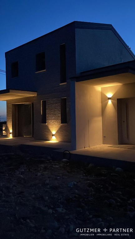 VILLA DI LUSSO CON VISTA LAGO DI GARDA con piscina . A Negrar Valpolicella VR