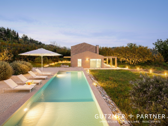 VILLA DI LUSSO CON VISTA LAGO DI GARDA con piscina . A Negrar Valpolicella VR