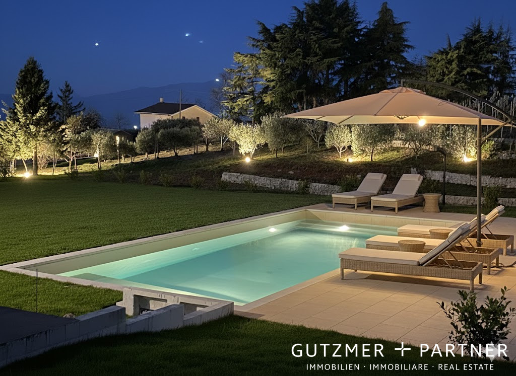 VILLA DI LUSSO CON VISTA LAGO DI GARDA con piscina . A Negrar Valpolicella VR