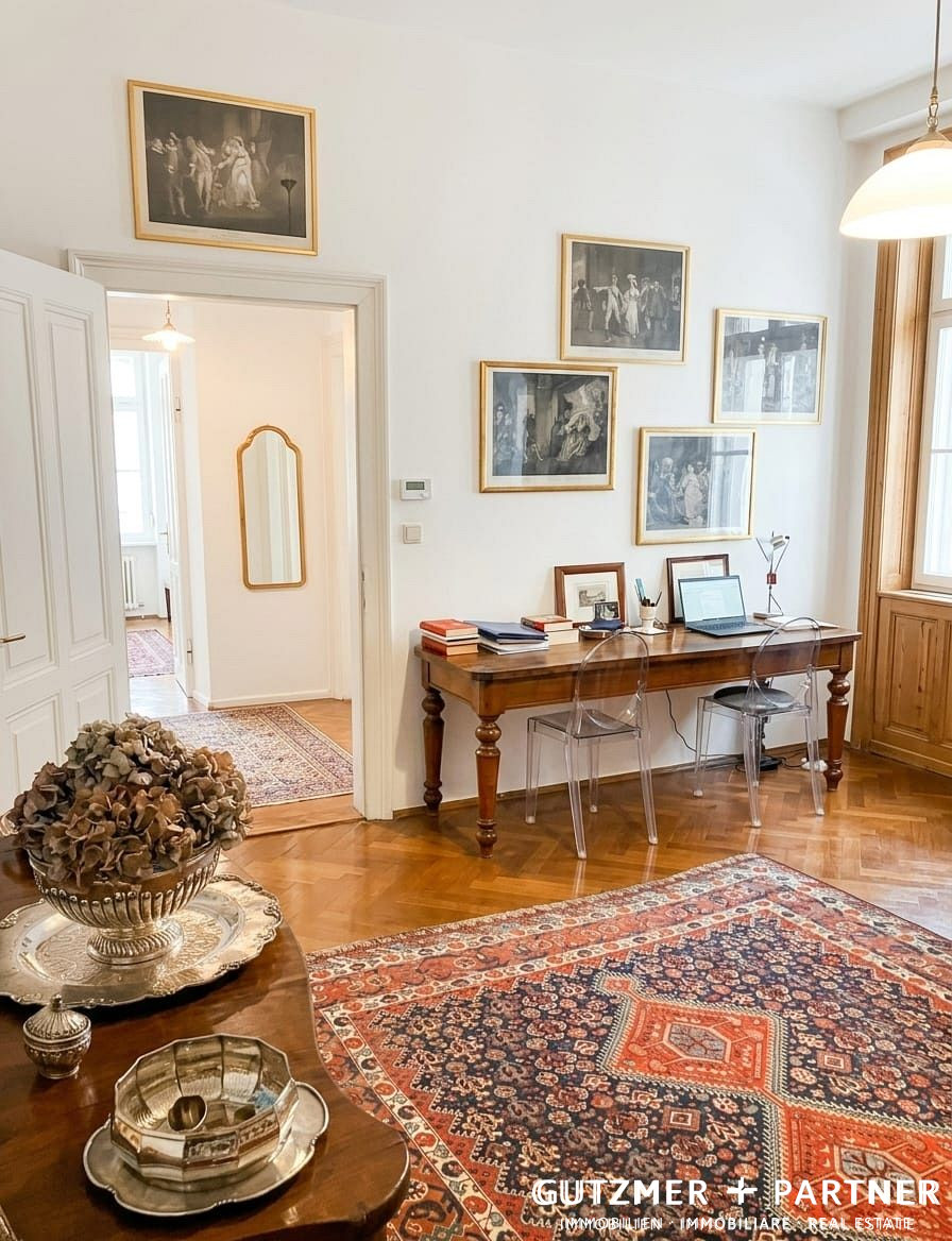 Beautiful, charming 5-room-apartment In a historic building Via Catinaccio, Bolzano, historic center