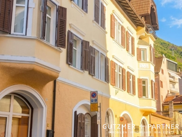 Beautiful, charming 5-room-apartment In a historic building Via Catinaccio, Bolzano, historic center