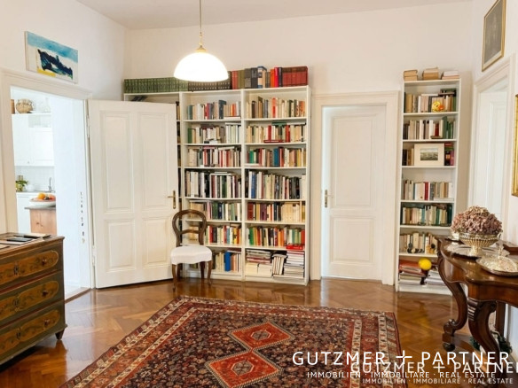 Beautiful, charming 5-room-apartment In a historic building Via Catinaccio, Bolzano, historic center