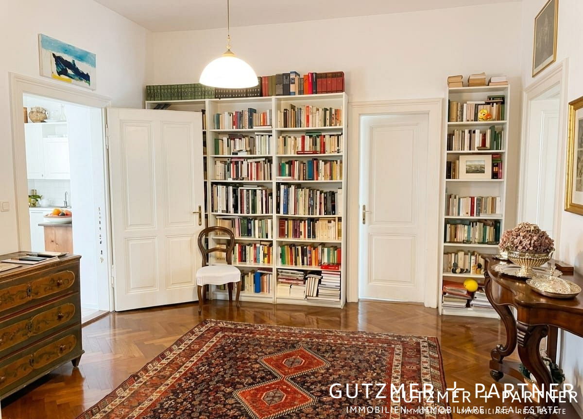 Beautiful, charming 5-room-apartment In a historic building Via Catinaccio, Bolzano, historic center