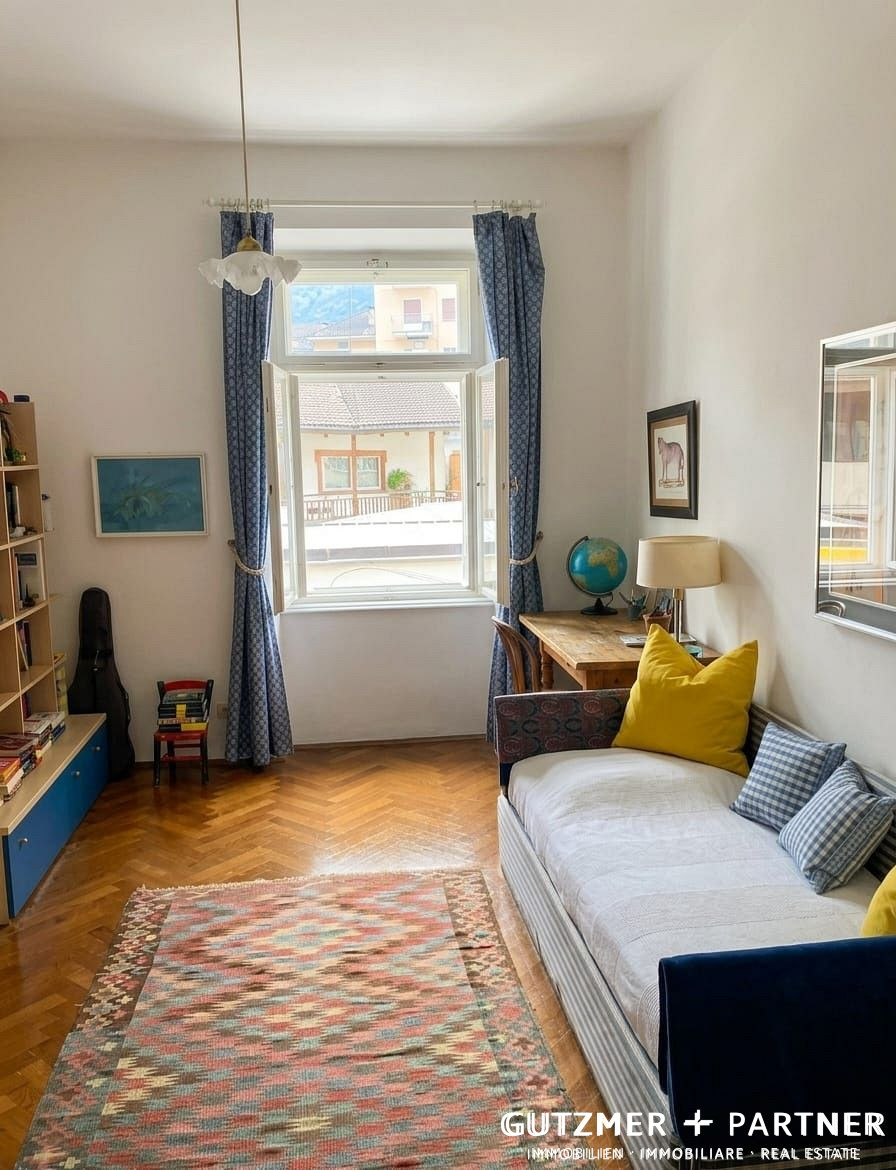 Beautiful, charming 5-room-apartment In a historic building Via Catinaccio, Bolzano, historic center