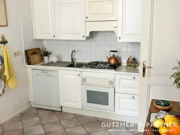 Beautiful, charming 5-room-apartment In a historic building Via Catinaccio, Bolzano, historic center