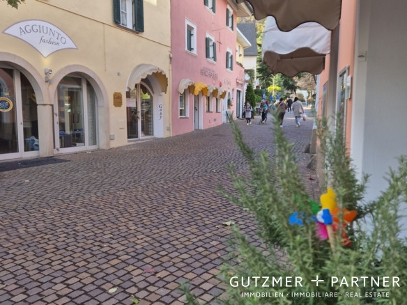 Locale Commerciale in AFFITTO nel Cuore del Centro Storico di Appiano APPIANO sulla strada del vino BZ